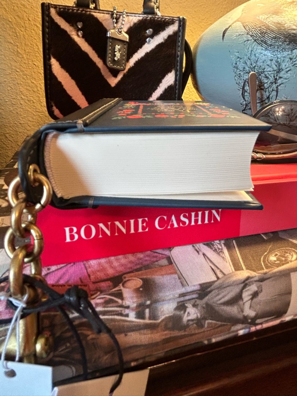 BNWT Coach Book Charm Sense & Sensibility - Picture 8 of 9